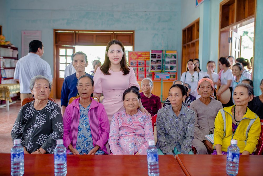 Hoa hậu nhân ái – Mai Thị Phương Đông mang lòng thiện nguyện trở về quê hương