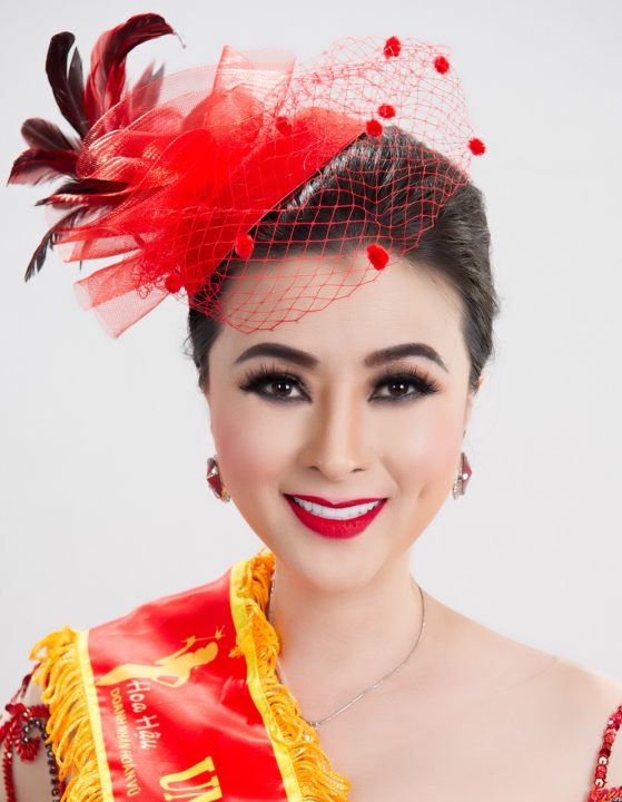 Hoa hậu Doanh nhân hoàn vũ Nguyễn Thị Diệu Thúy – hướng về quê hương với tấm lòng nhân ái