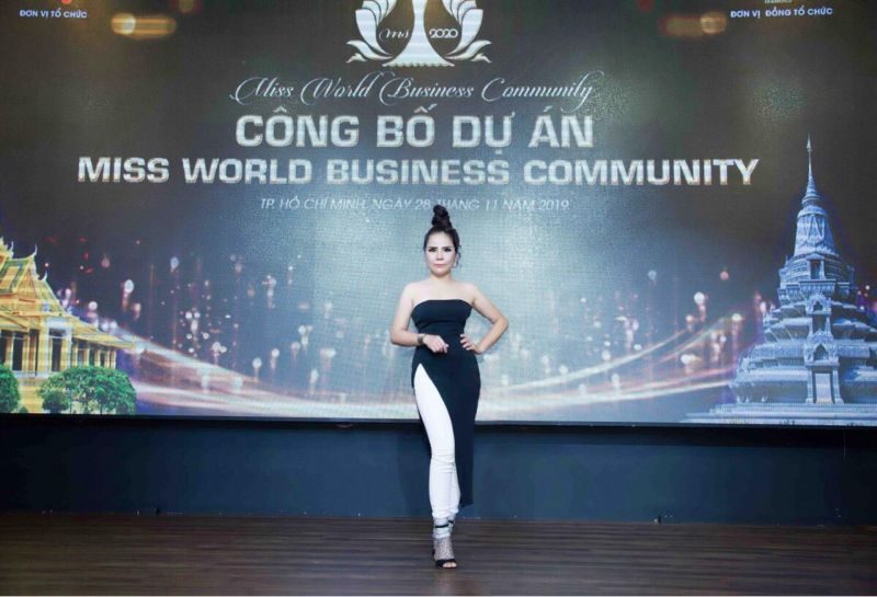 CEO ECJ Interbiz Emily Chi góc cạnh và cá tính đi sự kiện tại TP.HCM