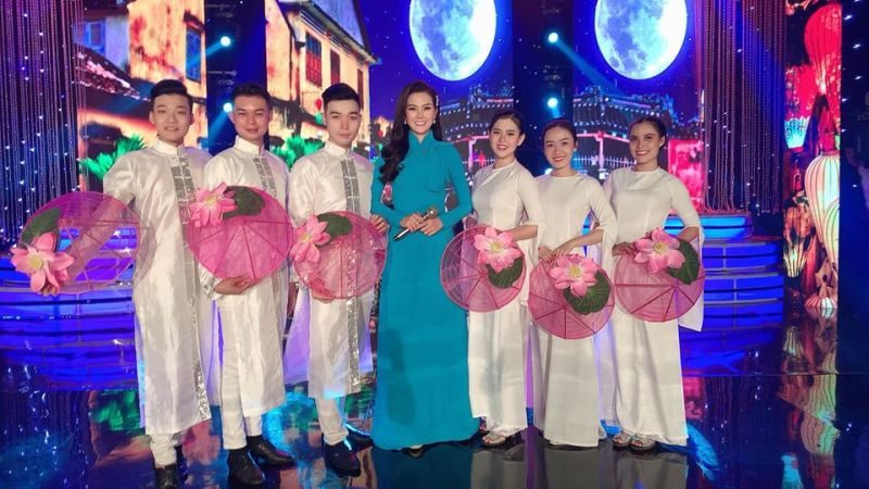 Nhìn lại chặng đường 5 năm ca hát chuyên nghiệp bùng nổ của giọng ca để đời Kim Thoa
