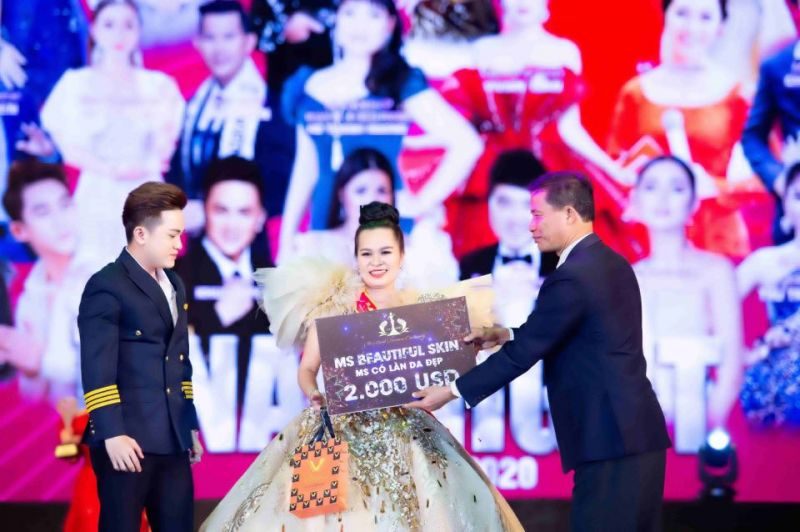 Doanh nhân Quảng Trị Văn Diệu Hồng nhận cú đúp giải thưởng Ms World Community Business 2020