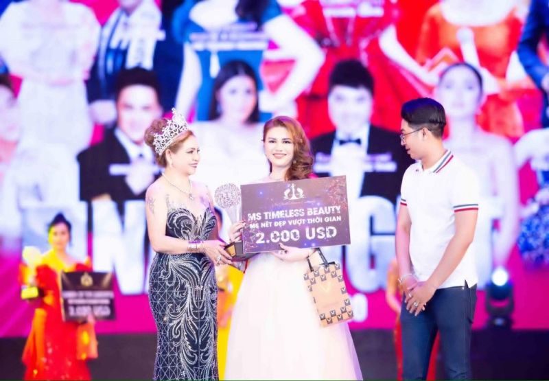 Á hậu Hoa Trần – GĐ công ty Thực phẩm Hoàn Hảo: Người sở hữu nét đẹp vượt thời gian