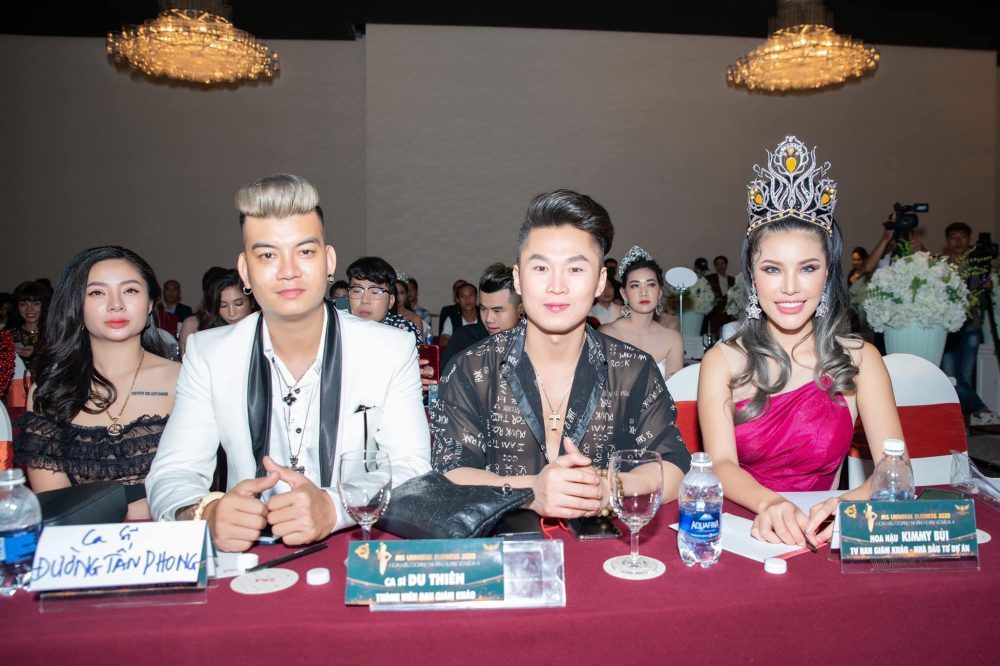 Ca sỹ Đường Tấn Phong dự họp báo tại Sài Gòn, thông báo ra MV mới cùng Vương Bảo Nam
