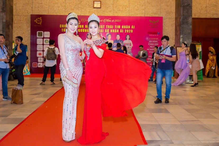 Diện đầm xẻ cao, nữ hoàng Cao Kim Ngân “đốt cháy” mọi ánh nhìn