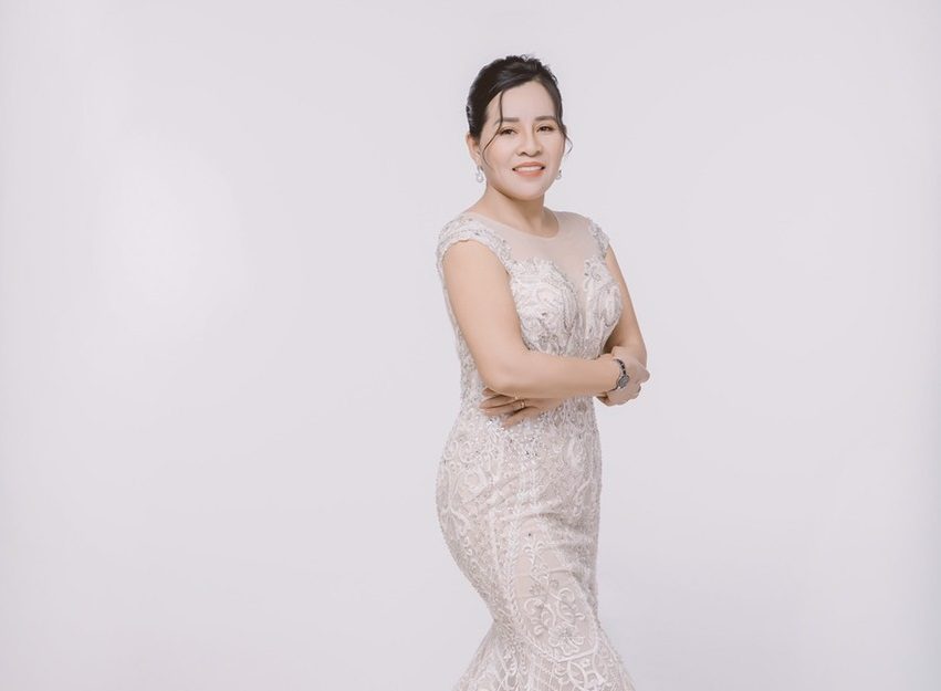  Nhà thơ Cao Ngọc Lan – nữ doanh nhân thích làm thiện nguyện