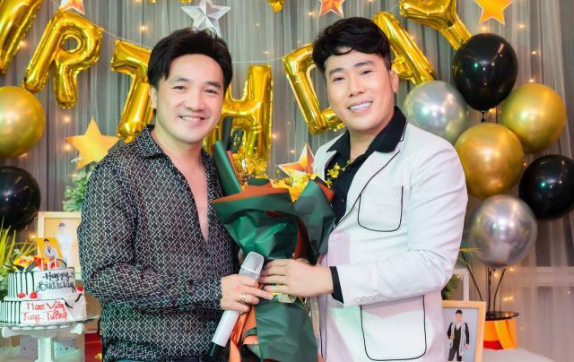 Anh trai ngôi sao ca nhạc Dương Ngọc Thái mừng sinh Nhật người em thân thiết Nam vương Tony Tường