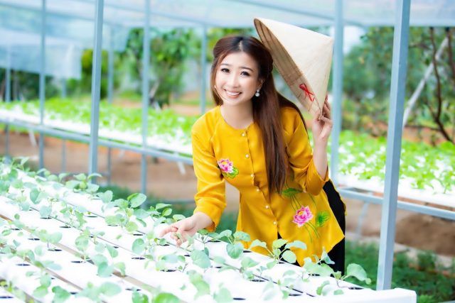 Hoa hậu Ngọc Liên nhí nhánh và duyên dáng trong bộ ảnh đẹp ở mọi góc nhìn