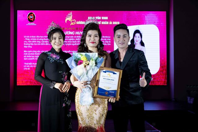 Nhan sắc hơn người của Hoa hậu nhân ái Nguyễn Lương Huyền