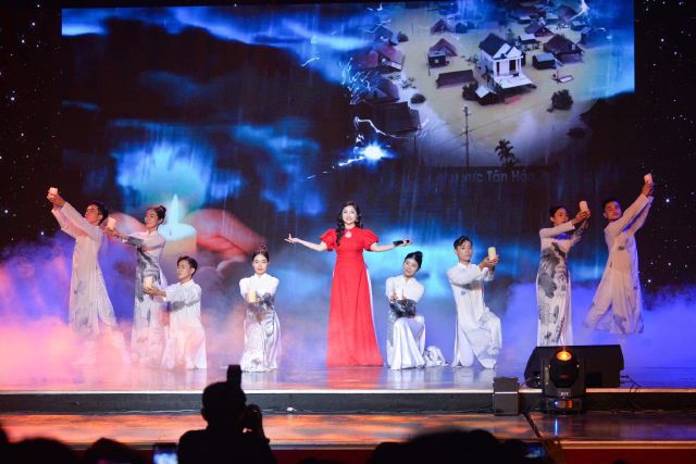“Giọng ca triệu view” Lam Quỳnh hội ngộ “dàn sao” tại Nhà hát Hòa Bình, TP.HCM