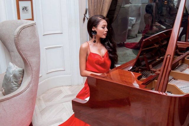 Á hậu Phạm Phạm: “Mình tự hào về truyền thống gia đình và cũng mong muốn đóng góp nhiều hơn cho quê hương”