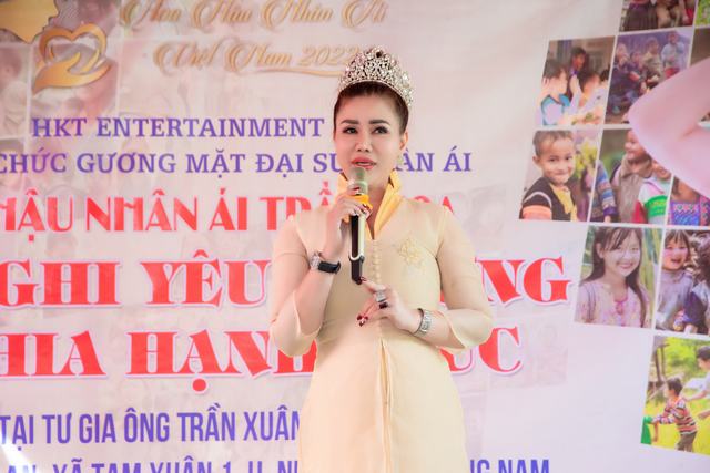 Hoa hậu nhân ái Trần Hoa tổ chức phát quà thiện nguyện tại quê nhà Quảng Nam