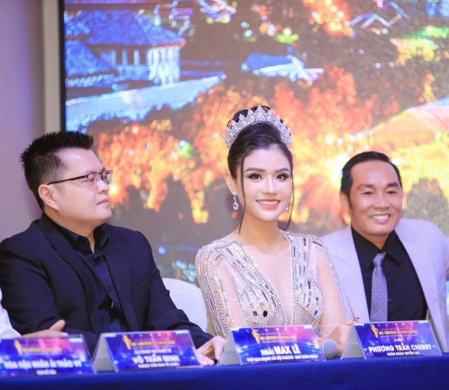 Đương kim Á hậu Doanh nhân Hoàn vũ Phương Trần Cherry làm giám khảo cuộc thi mùa thứ tư