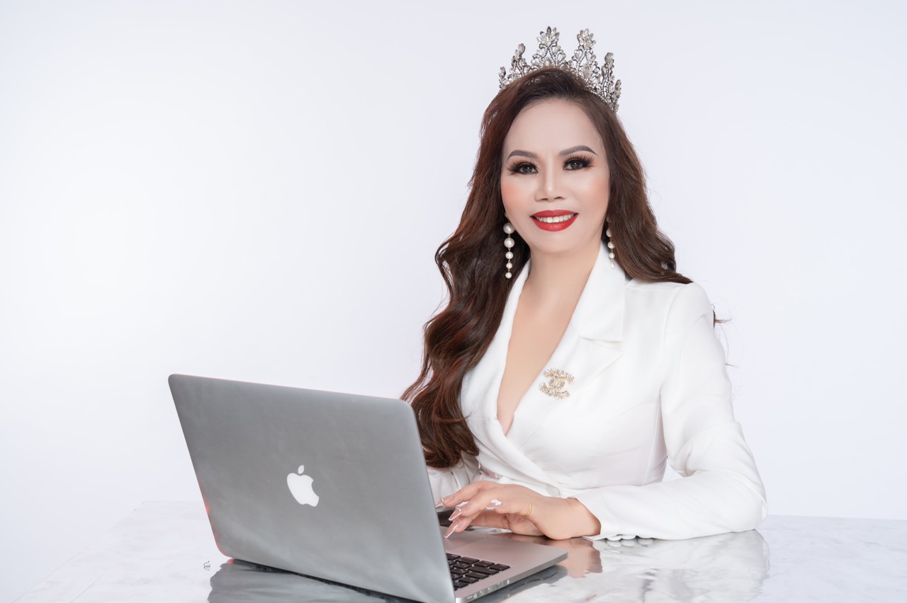 Giám khảo quyền lực Nguyễn Thị Thanh Bình ‘trải lòng’ trước ngày sang Thái Lan chấm thi