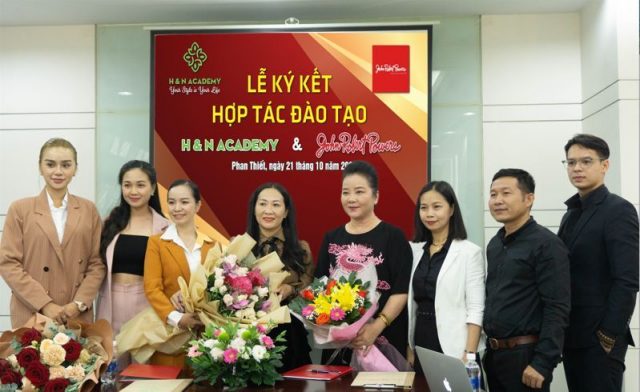 Hoa hậu Doanh nhân Hoàn vũ 2022 Trần Thị Ngọc Hoan khởi động dự án hướng về cộng đồng H&N Academy