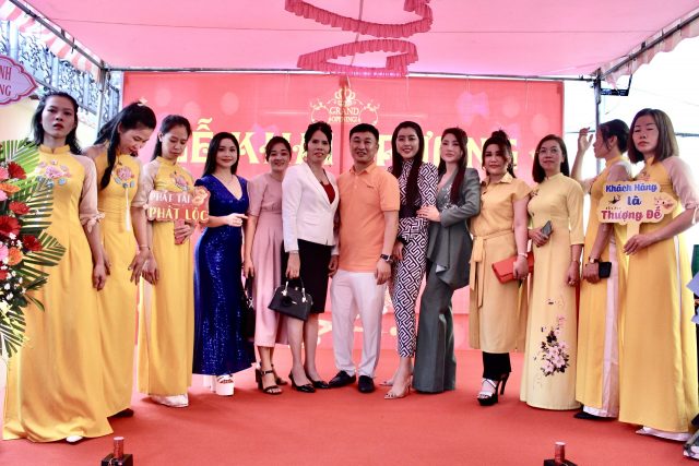 Thương hiệu may mặc xuất khẩu Nhung Vượng Phát tưng bừng khai trương và đi vào hoạt động