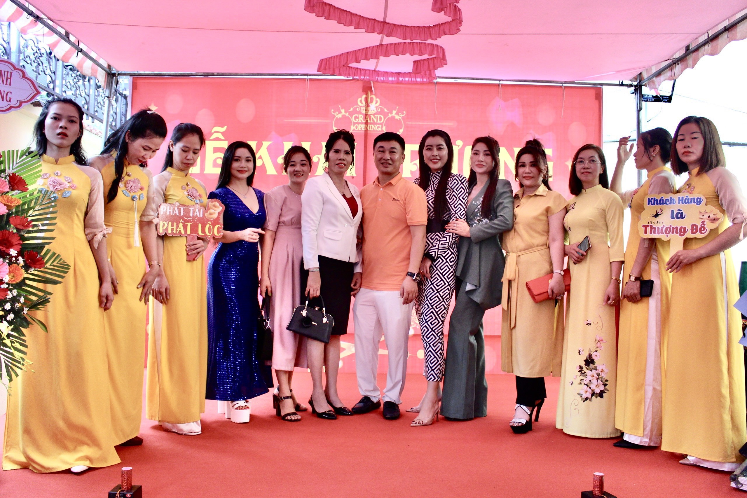 Thương hiệu may mặc xuất khẩu Nhung Vượng Phát tưng bừng khai trương và đi vào hoạt động