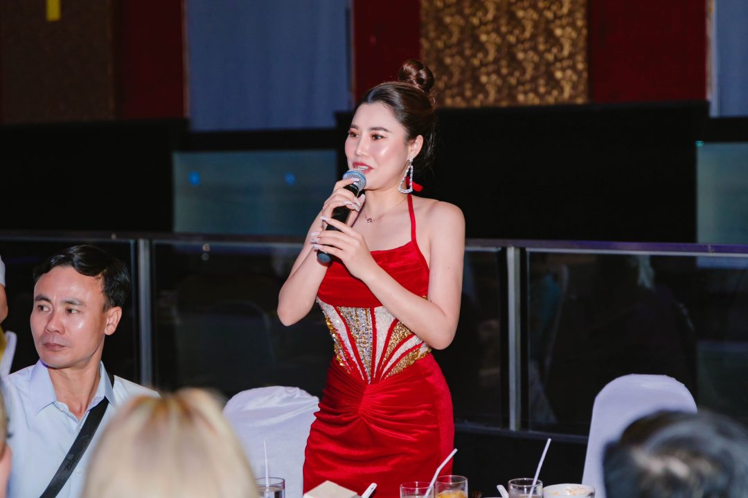 Hoa hậu Thanh Thanh hội ngộ Hoa hậu Siêu quốc gia Mutya Johanna Datul trên đất Thái Lan