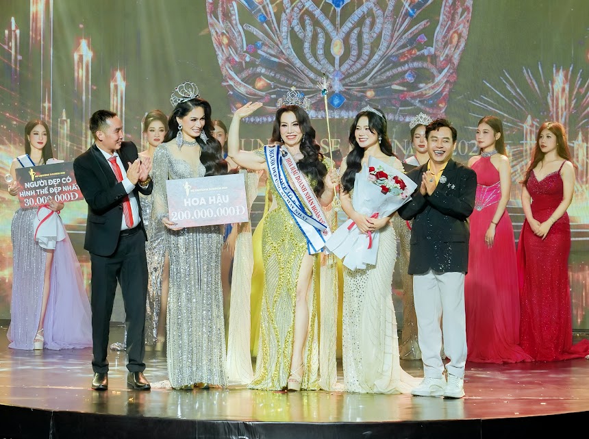 Ưng xử thông minh, trình diễn xuất sắc, người đẹp Đồng Thị Nhung giành ‘hat-trick’ giải thưởng Hoa hậu Doanh nhân Hoàn vũ 2026