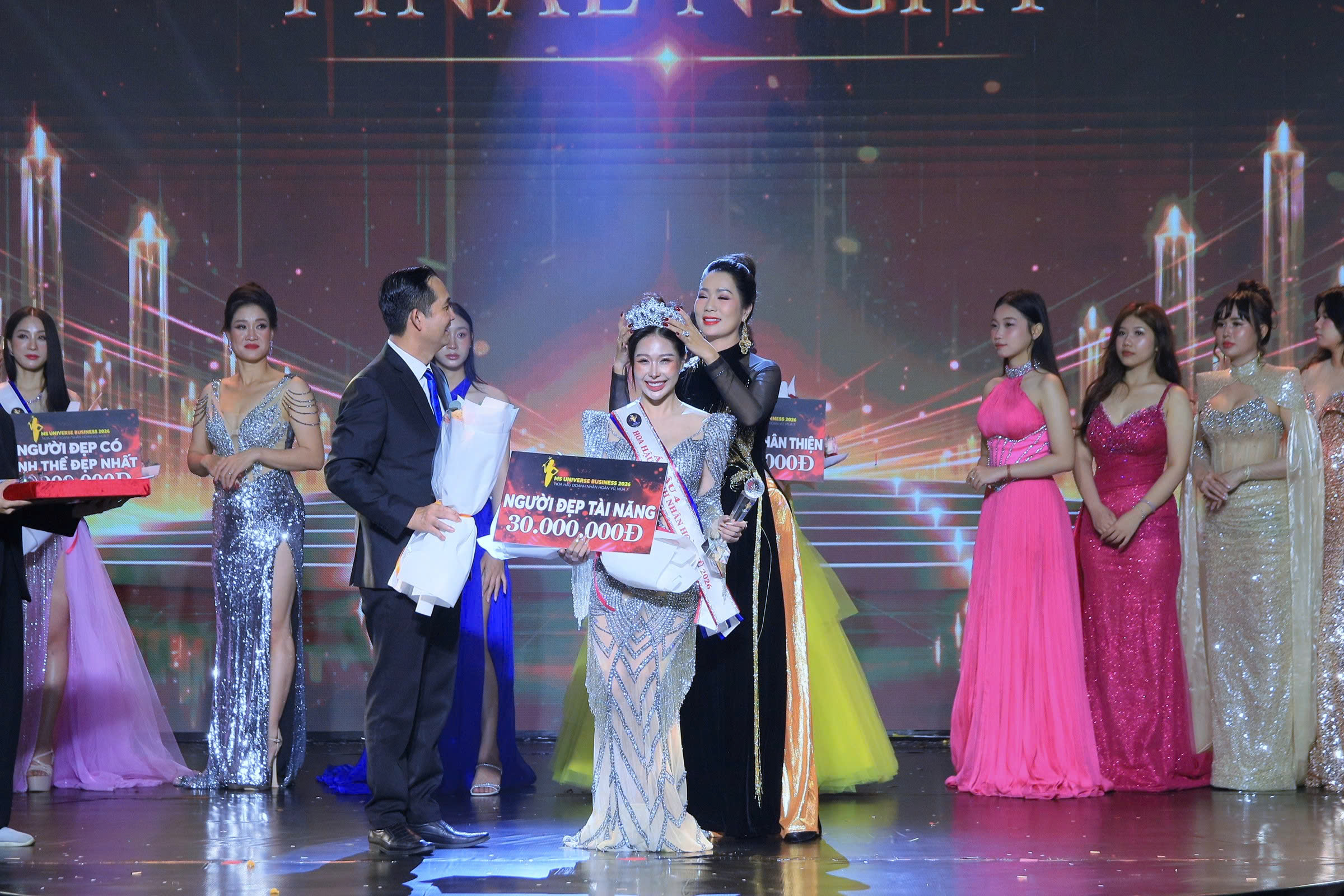 Elsa Nguyễn ‘gây bão’ khi đăng quang Á hậu & Người đẹp Tài năng tại Miss Universe Business 2026